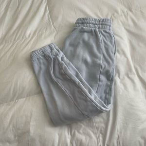 XS TNA ARITZIA BOYFRIEND SWEATS